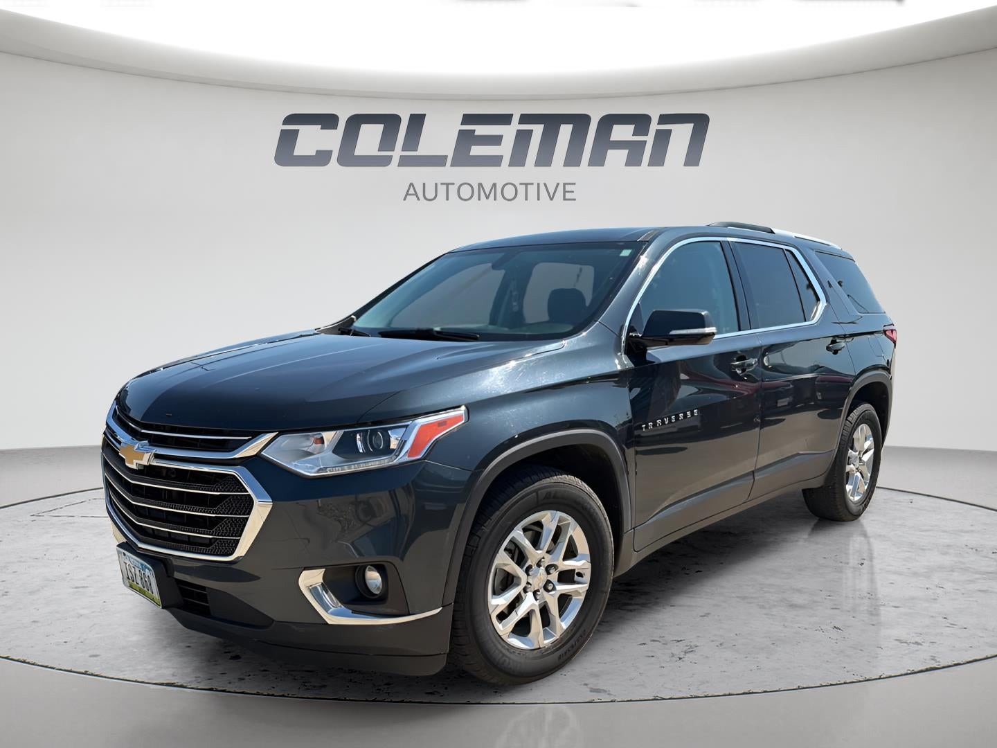 2018 Chevrolet Traverse LT Cloth in Graphite Metallic — front three-quarter view